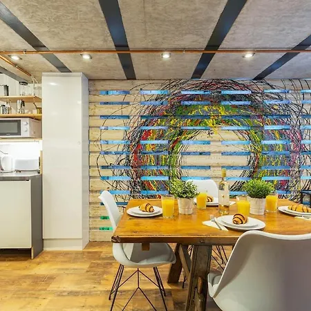 Extremely Unique Industrial Apartmán *