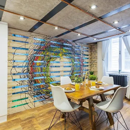 Extremely Unique Industrial Apartmán